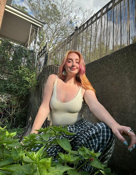 Fertile Myrtle セクシーモデル 写真