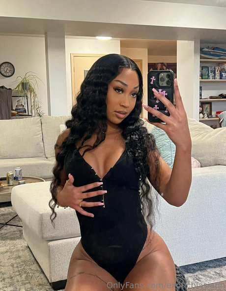 パフィーオンリーファンズ ホット 写真