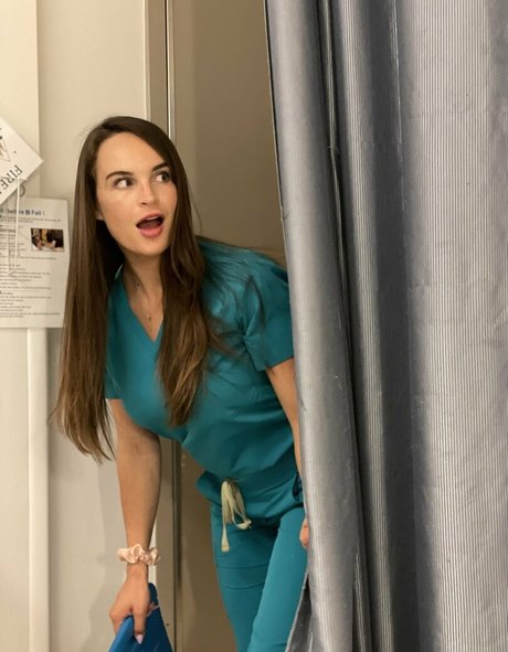 アジアン・エボニー・オンリーファンズ 無料セクシー 写真