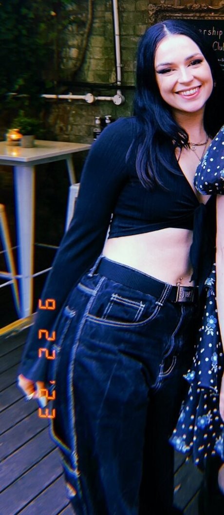 大きな乳首オンリーファンズ 無料 画像