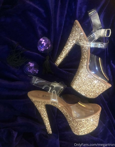 megartron 裸のスター 写真