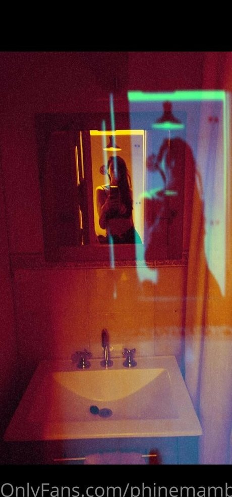 phinemamba アダルトスター 画像