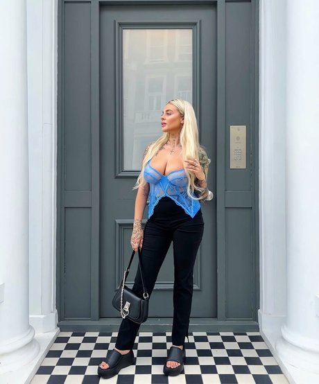 ハロウィン オンリーファン 無料裸 写真