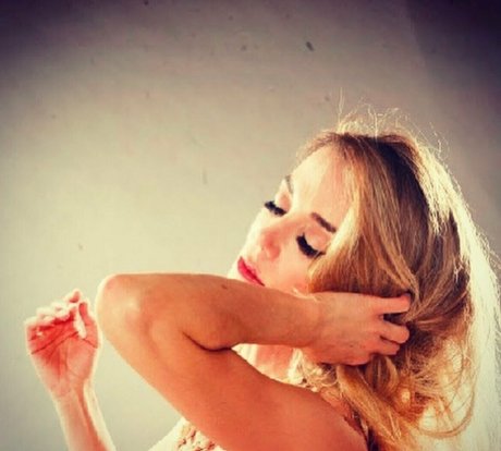 ブッシュ・オンリーファンズ ヌード 写真