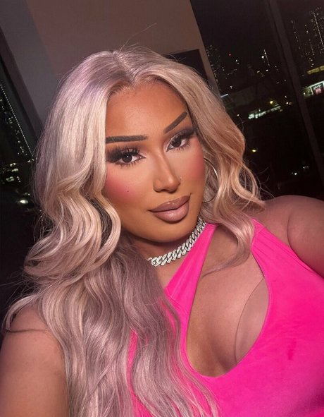 Alexistheedoll 美しいスター 写真