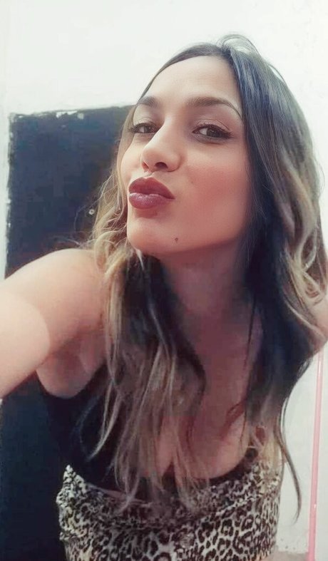 Melani Poisa ポルノスター 独占 画像