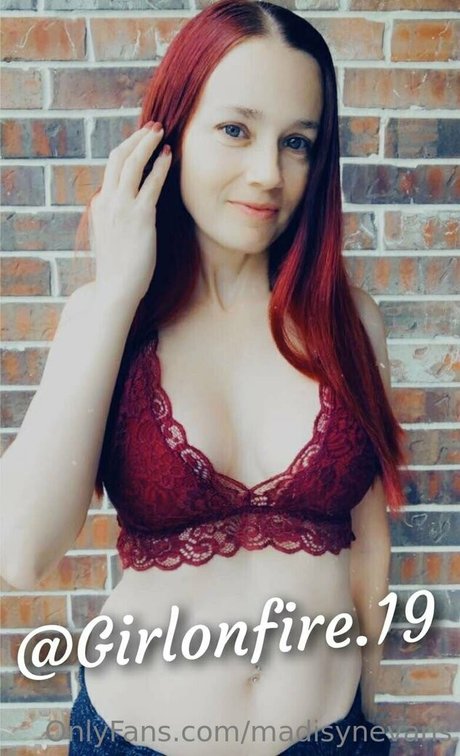 madisynevans ホットスター 写真