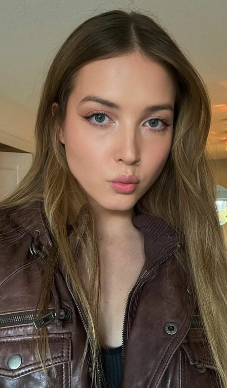 Maya V Henry トップポルノスター 写真