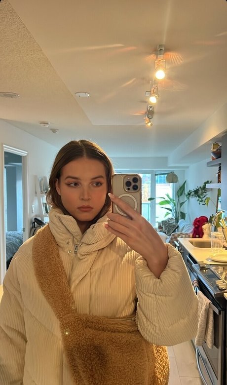 Maya V Henry ホットなポルノスター 写真