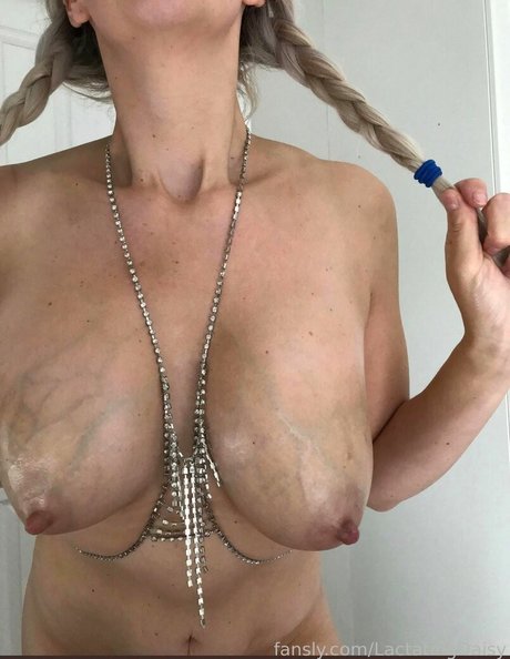 LactatingDaisy ホットなスター 写真