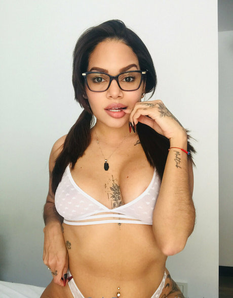 olivia jones2 エロティックなモデル 写真