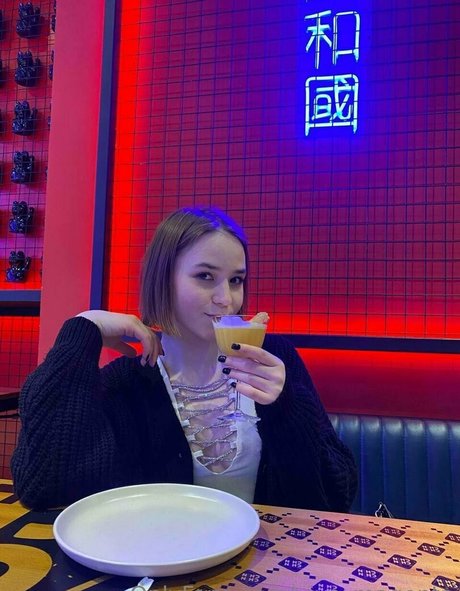 cooper ellie ヌードモデル 画像