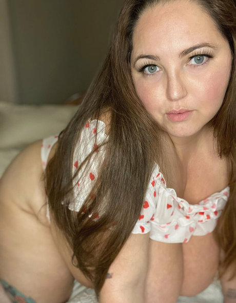 tiggobitties24 7_ 無料モデル 写真