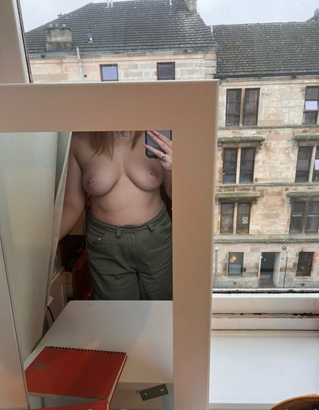 刑務所のオンリーファンズ ヌード 画像