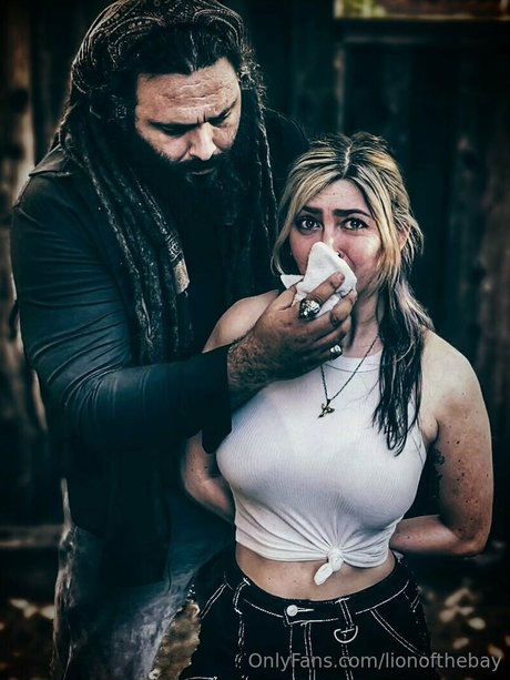 ポーグエボニーオンリーファンズ xxx 写真