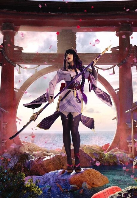 Mi2ray Cosplay ホット女優 画像