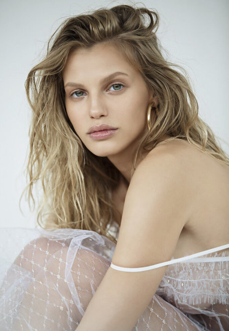 Nibar Madar アダルトモデル 画像