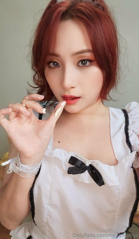 Neyu H Cosplay ヌードのポルノスター ギャラリー