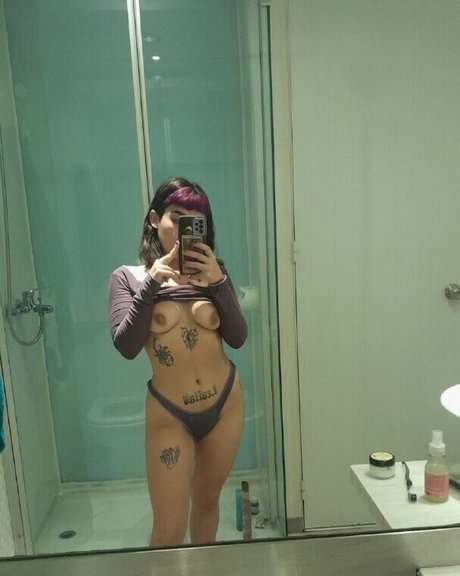 小柄なティーンオンリーファン ホット裸 写真