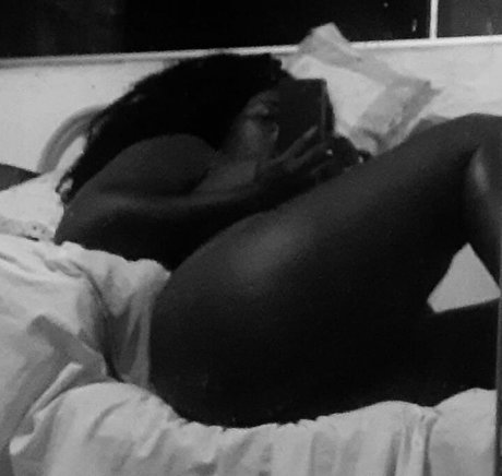 Carla Akotirene ヌード女優 写真