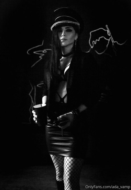 スマイルオンリーファンズ 無料アダルト 画像