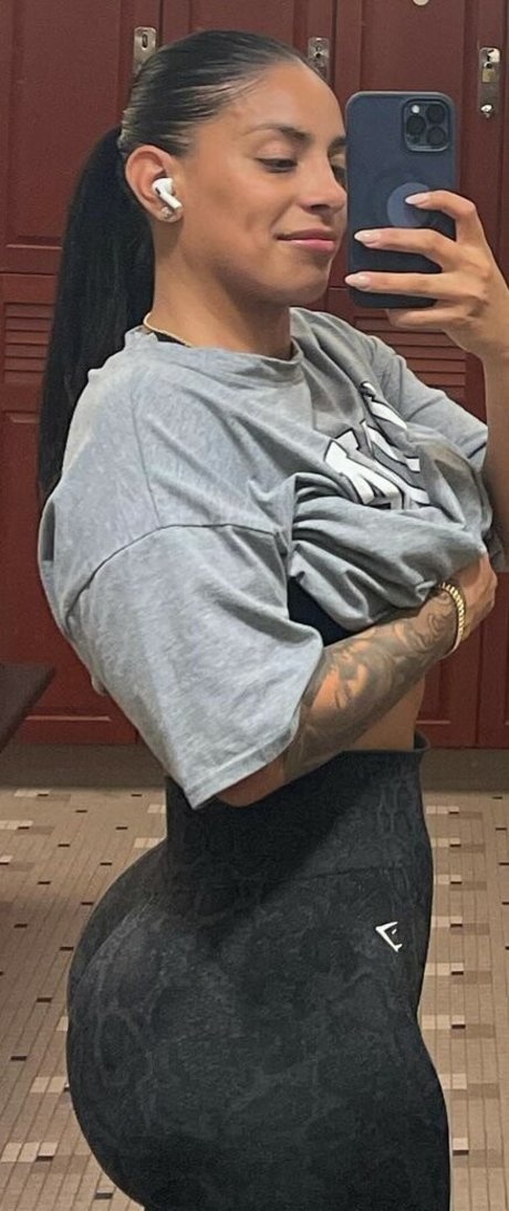 janibel b ホットなモデル 画像