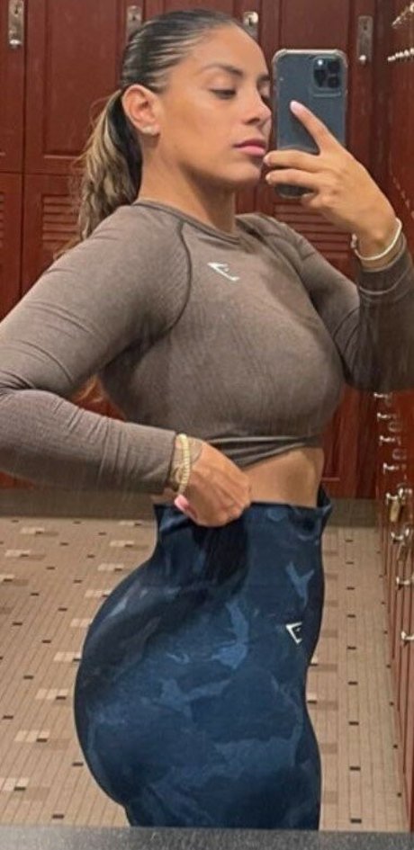 janibel b ヌードのポルノスター 写真