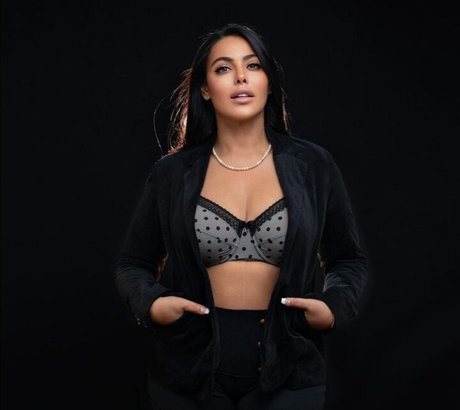 Miss Amal エロティックなスター 写真