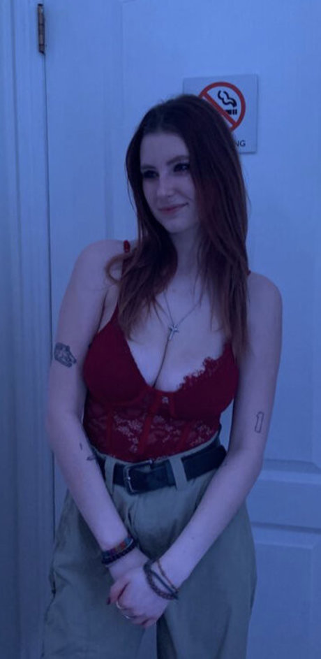 Emily Ostafew 独占スター 写真