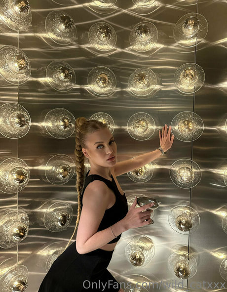 小人ヌードオンリーファンズ 美しい 写真