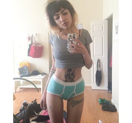 アジアン・エボニー・オンリーファンズ 無料 画像