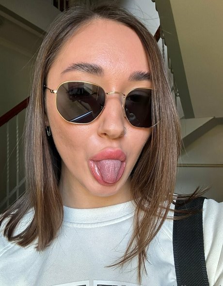 赤毛ティーンオンリーファンズ セクシーヌード 画像