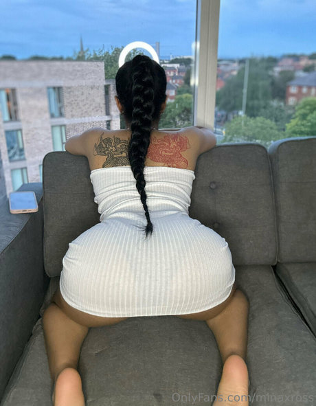 minaxross エロティックなモデル 写真