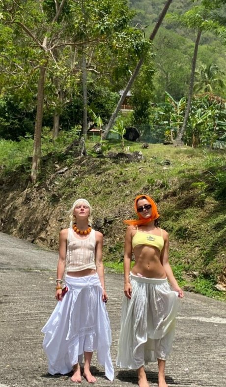 18歳以下の無料OnlyFans ヌード 写真