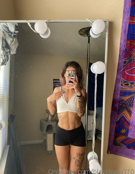 blazebaby710 セクシーなスター 画像