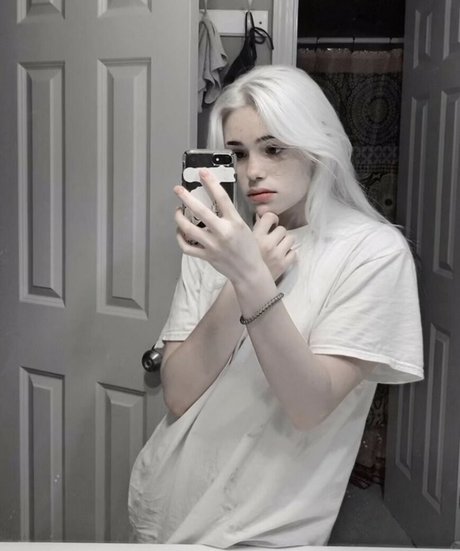 痩せたティーンのオンリーファンズ 無料エロ 画像