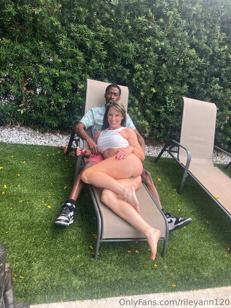 フィットネスインフルエンサーオンリーファンズ 無料ポルノ 写真