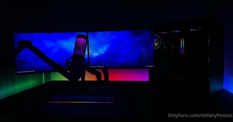 英国のティーンオンリーファン アート裸 ギャラリー