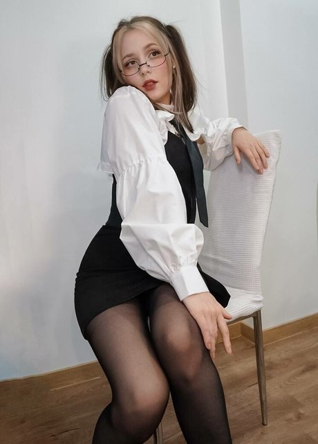 nenormova アダルトスター 画像