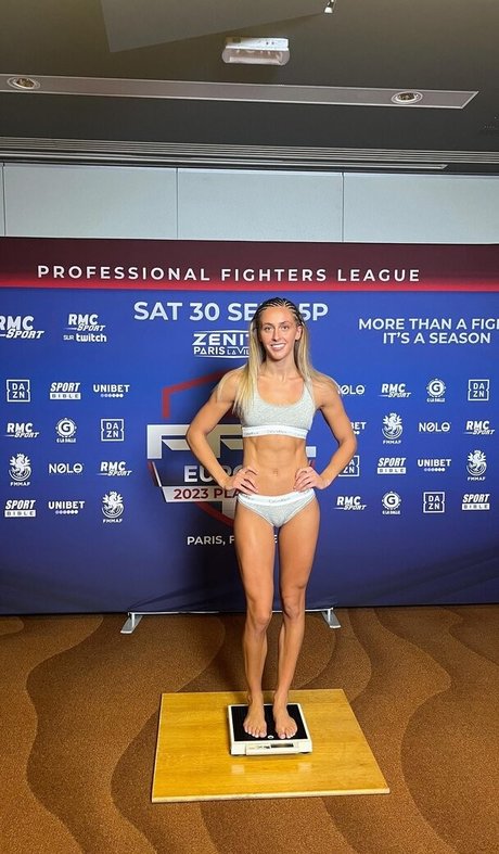 Dakota Ditcheva ヌードモデル ギャラリー