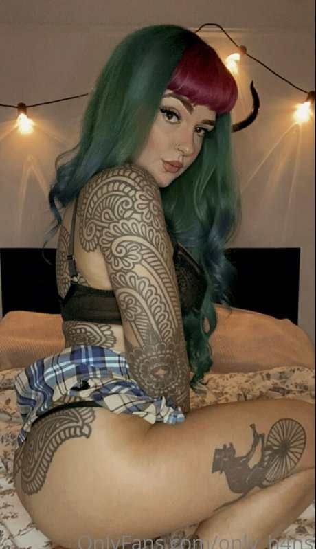 黒檀の猫オンリーファンズ アート裸 写真