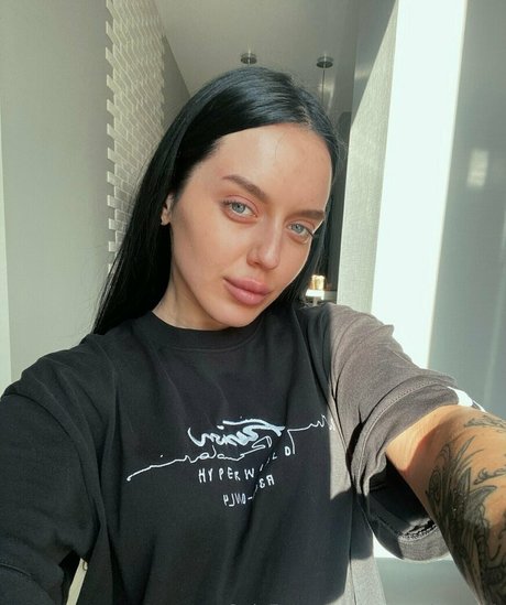 小柄な妻OnlyFans ヌード 写真