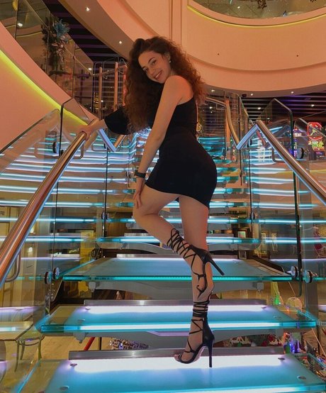 小さなオンリーファンズ セクシー裸 写真