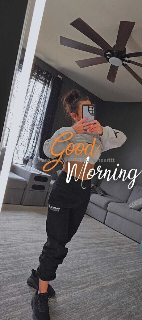 ヌード教師オンリーファンズ ホットポルノ 画像