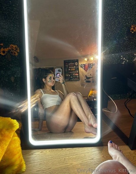 アナル舐めオンリーファンズ 無料裸 画像