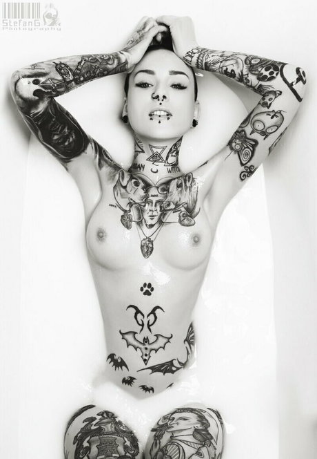 Kristy Von Kashyyyk ポルノスター ヌード 写真