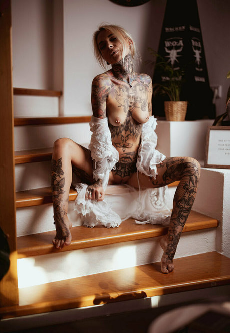 Kristy Von Kashyyyk エロティック女優 写真