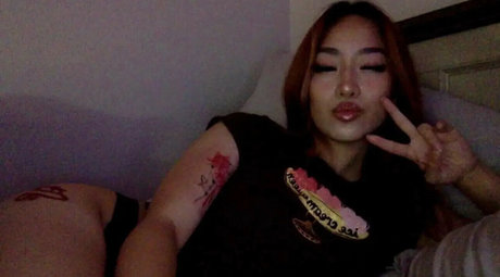 Harmonee Yang セクシーなポルノスター 画像