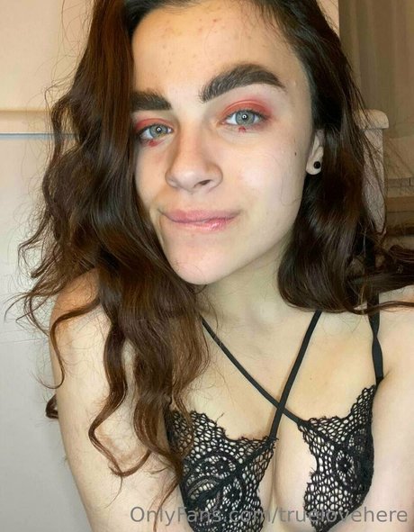 18歳のオンリーファンズ 無料ポルノ 画像