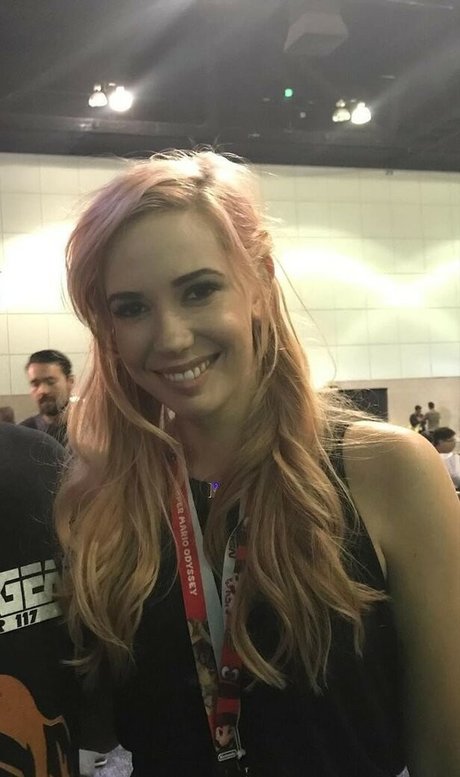 Alanah Pearce 素敵なスター 画像